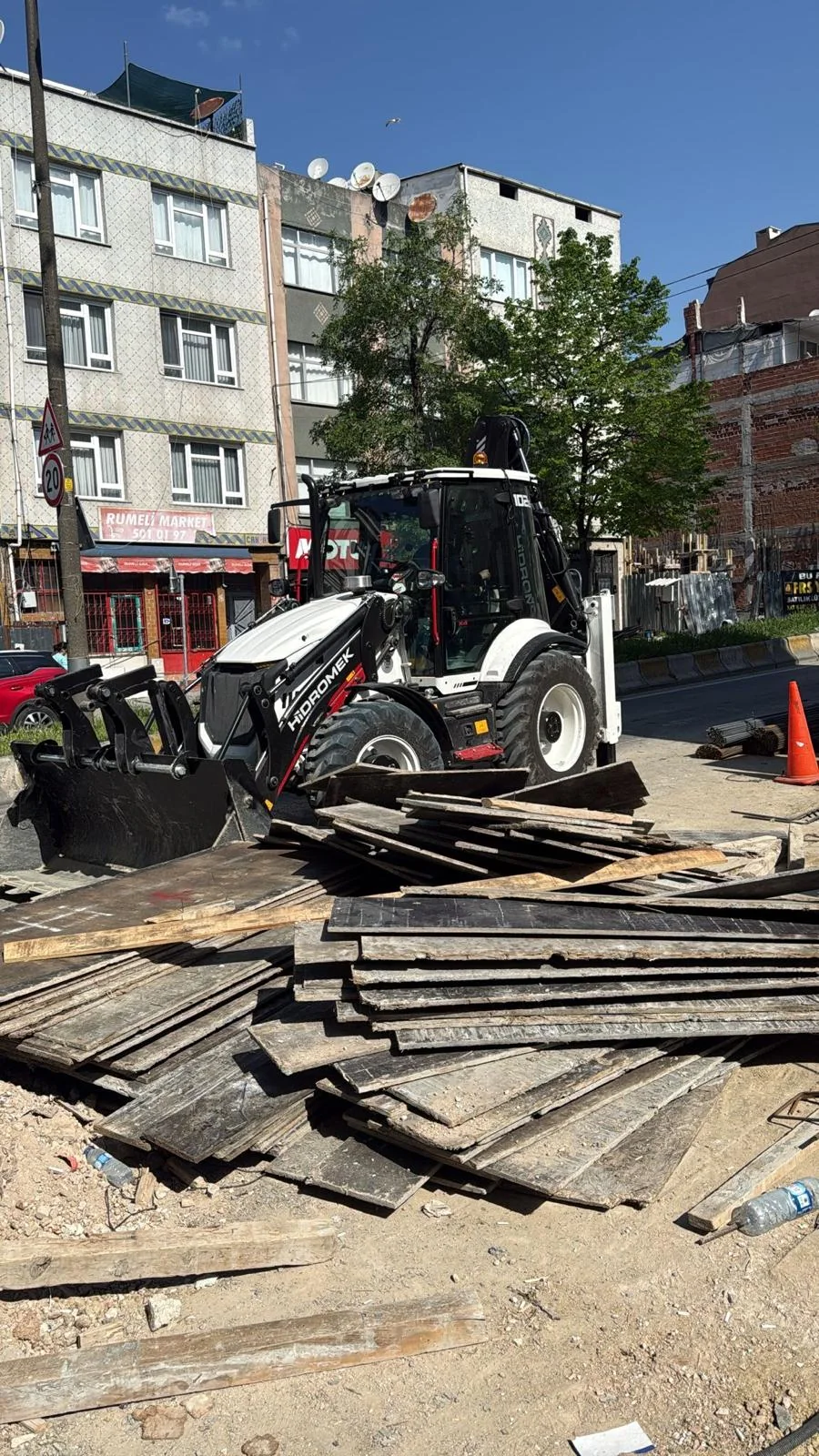 Bekoloder ile saha çalışması — İstanbul Moloz Nakliye